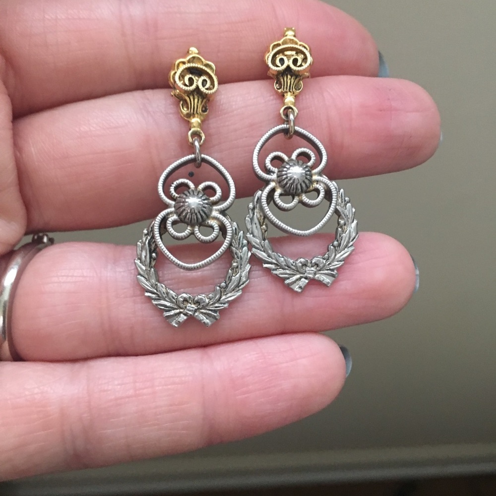 ❗️SOLD❗️Vintage silver and gold tone earrings